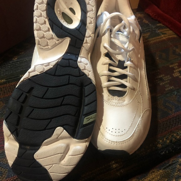 Women’s Reebok shoes size 9.5 - Picture 2 of 4